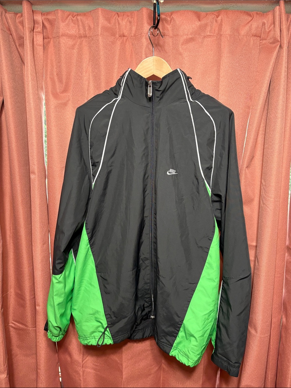 Nike Black and Green Men’s Windbreaker Jacket